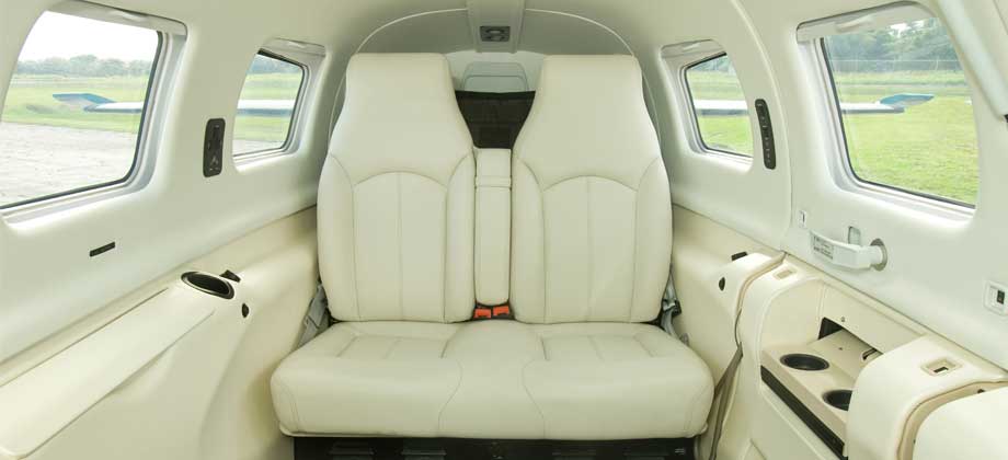 piper-m350-cabin