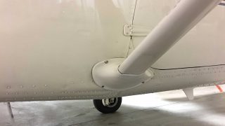 Cessna strut