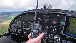 Yaesu FTA250L radio