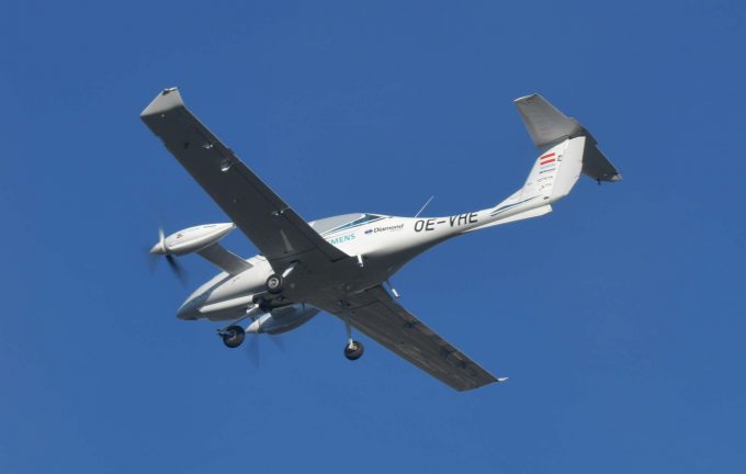 Diamondmulti engine hybrid aircraft