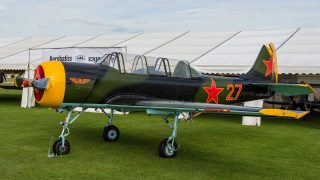 Yak 52