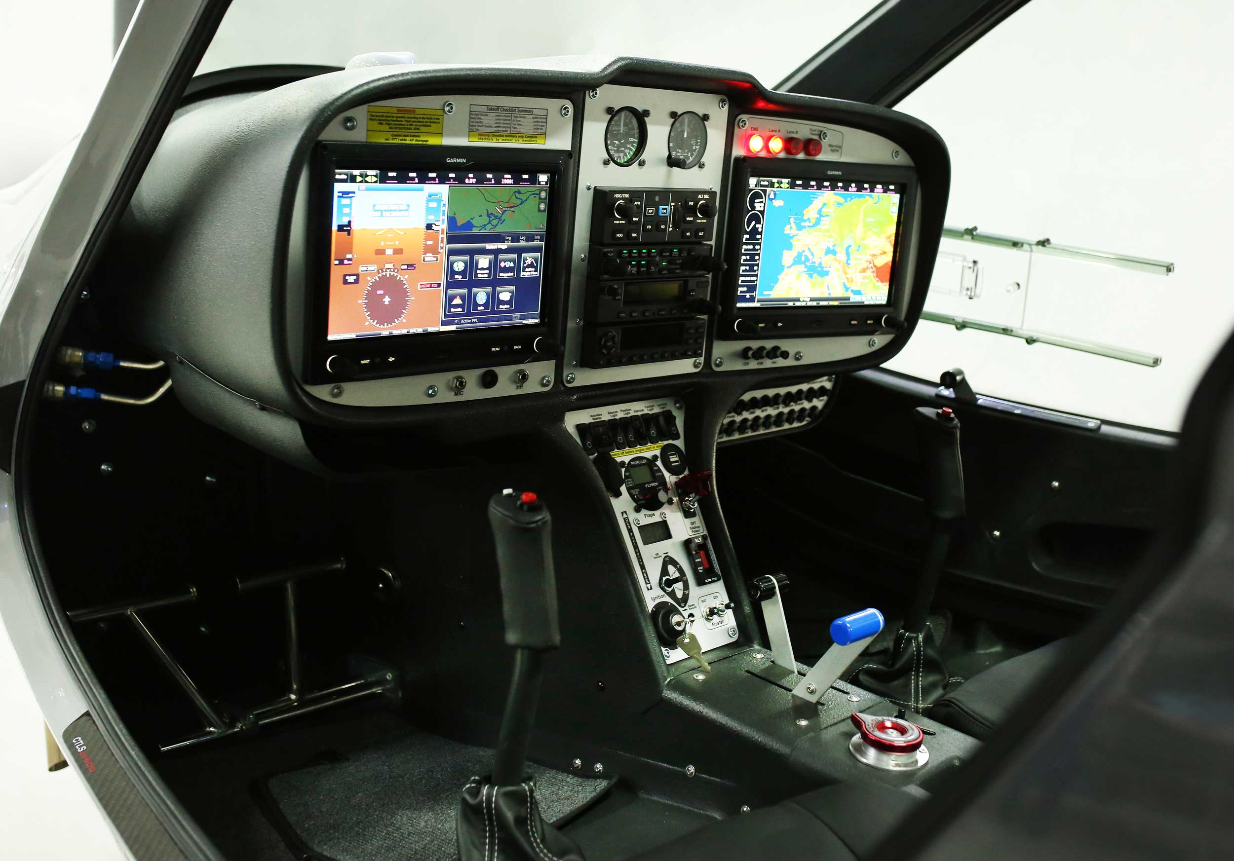 Flight Design CTLS cockpit